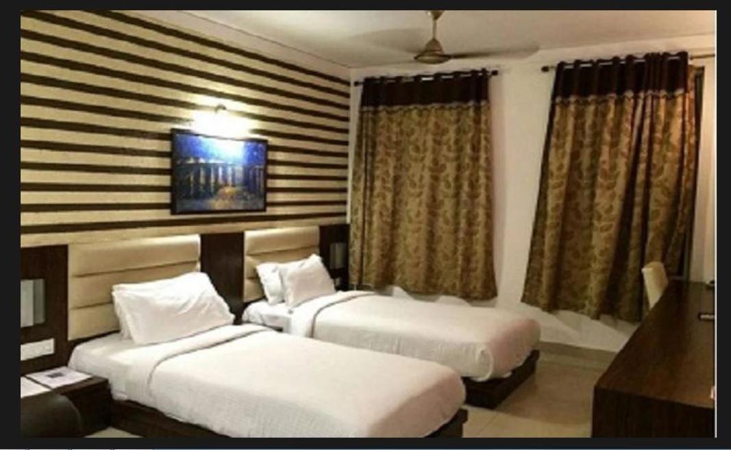 The Regal Park Hotel ヴィシャーカパトナム エクステリア 写真